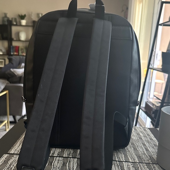 Michael Kors Men's/Women’sBlack Leather Backpack - Picture 7 of 8